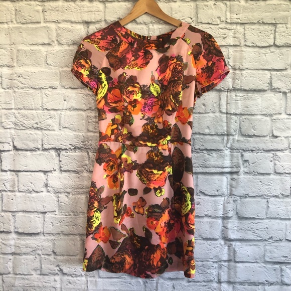 Topshop Dresses & Skirts - TOPSHOP Pink Floral Dress w/ Cut Out Back